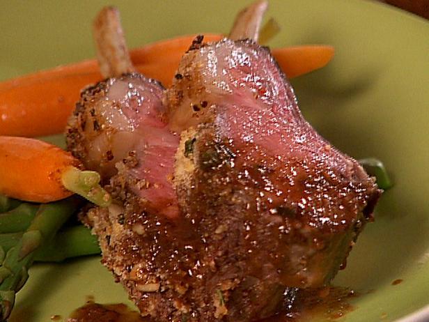 Crusted Rack of Lamb with Jus and Baby Carrot and Asparagus